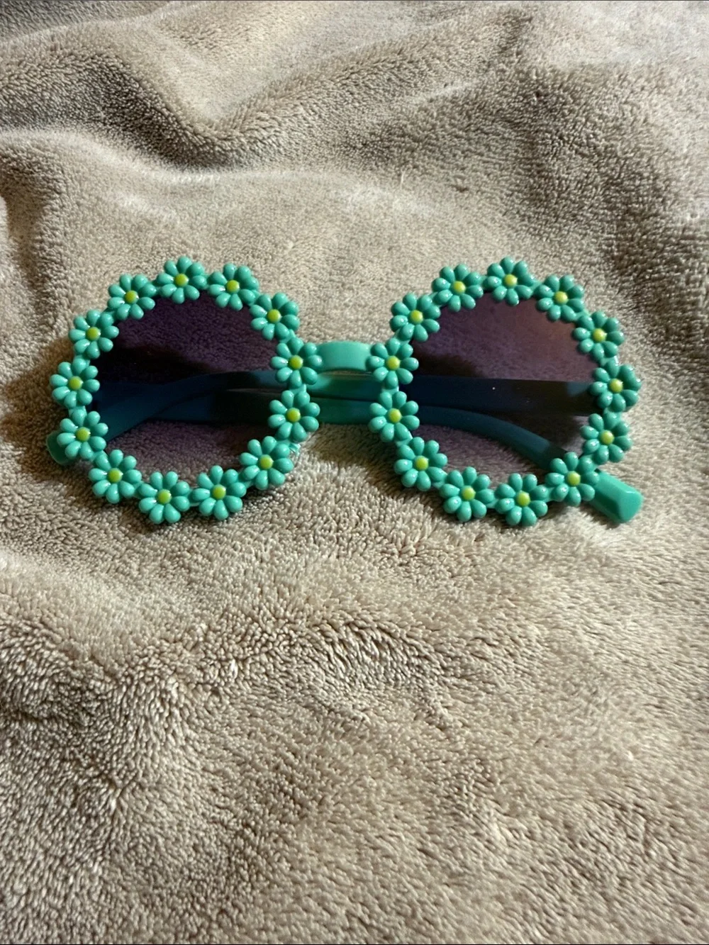 Kids green daisy sunglasses